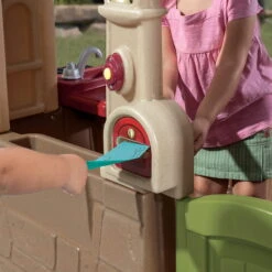 Step2 Happy Home Cottage & Grill Playhouse, Plastic -Step2 8995d089 e9a0 46d6 a089 0278574b4385.e56fd62a4772f8380d290bdf7845b44b scaled 1