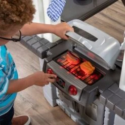 Step2 Grand Walk-in Classic Kitchen & Grill - 118pc -Step2 GUEST 36de2f8e 1f8c 4847 93f6 010e6c16e31e