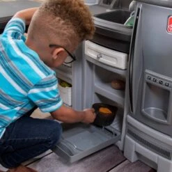 Step2 Grand Walk-in Classic Kitchen & Grill - 118pc -Step2 GUEST ad83bc0f c45e 4ecb a901 47b8f6700e77